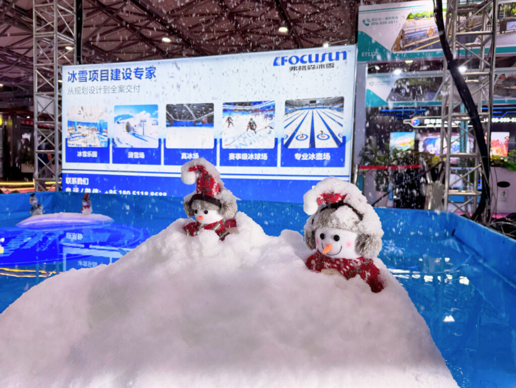 Macro close-up of dry, realistic snow texture produced by Focusun's ice nucleation technology, ensuring the output behaves like natural snowfall instead of wet foam.